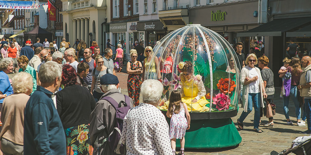 Summer street theatre entertainment, Enchanted Flower Globe in action