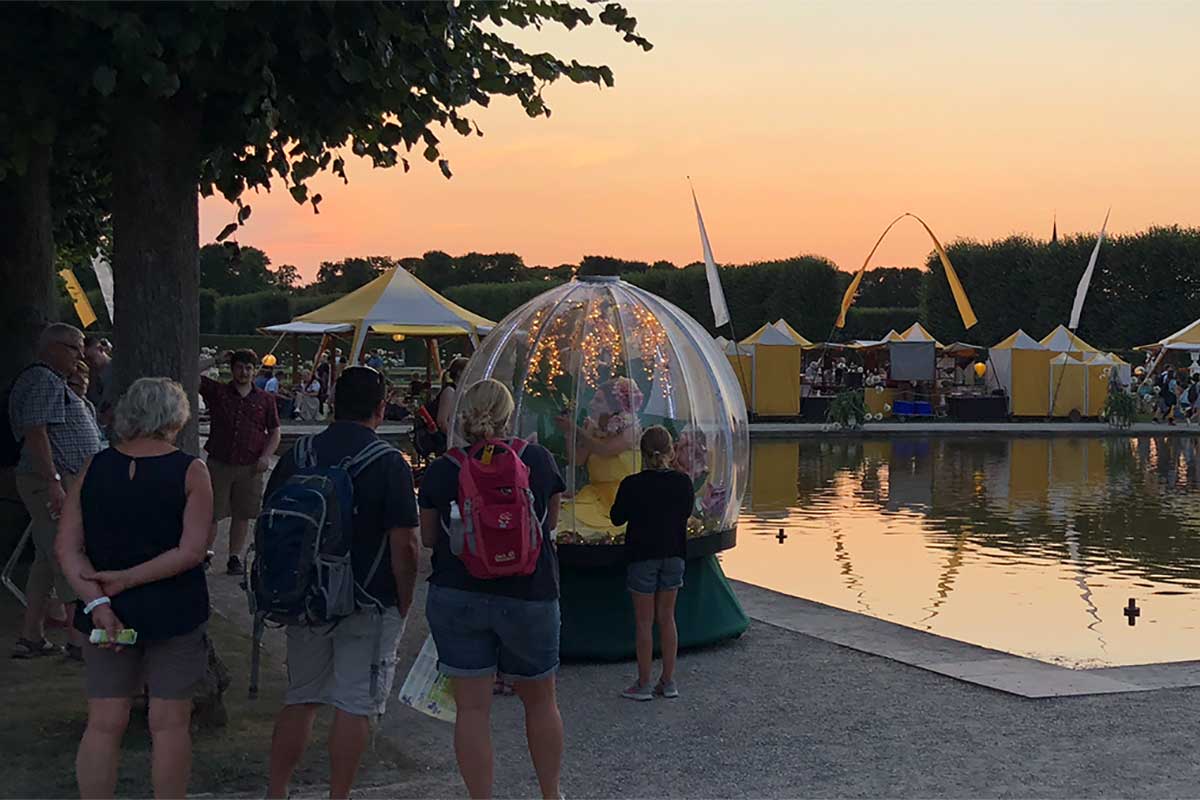 Enchanted Flower Globe sunset performance at Kleines Fest in 2018